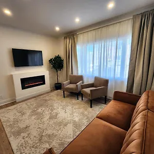 Elegant Two Bedroom With Office In Appartement
